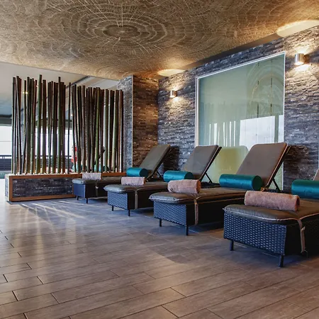 Ax The Victoria Hotel 4*