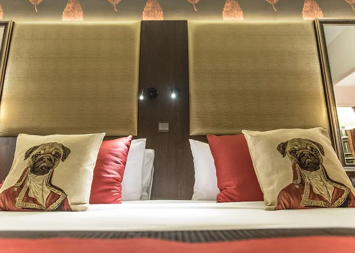 Ax The Victoria سليمة