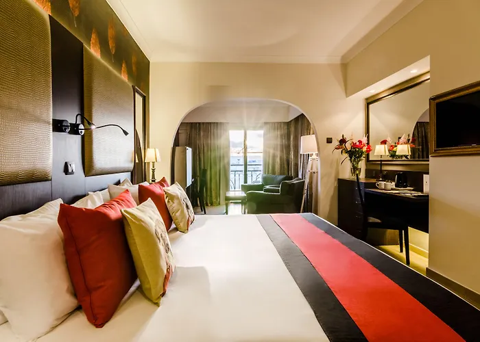 Ax The Victoria Hotel 4*