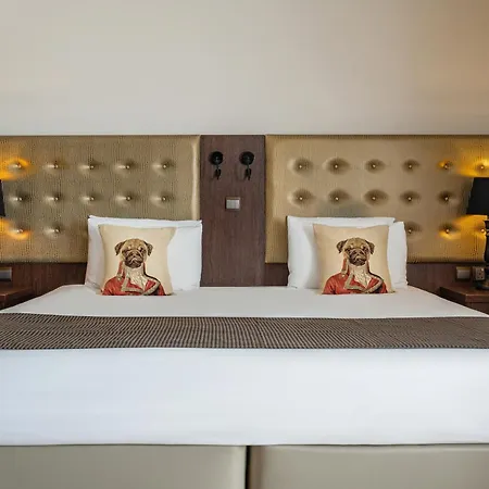 Ax The Victoria Sliema